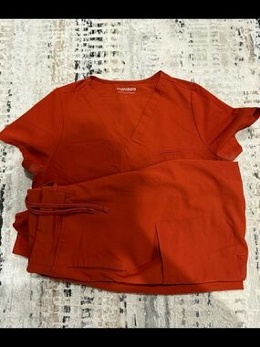 Mandala Red Rust Scrub Set